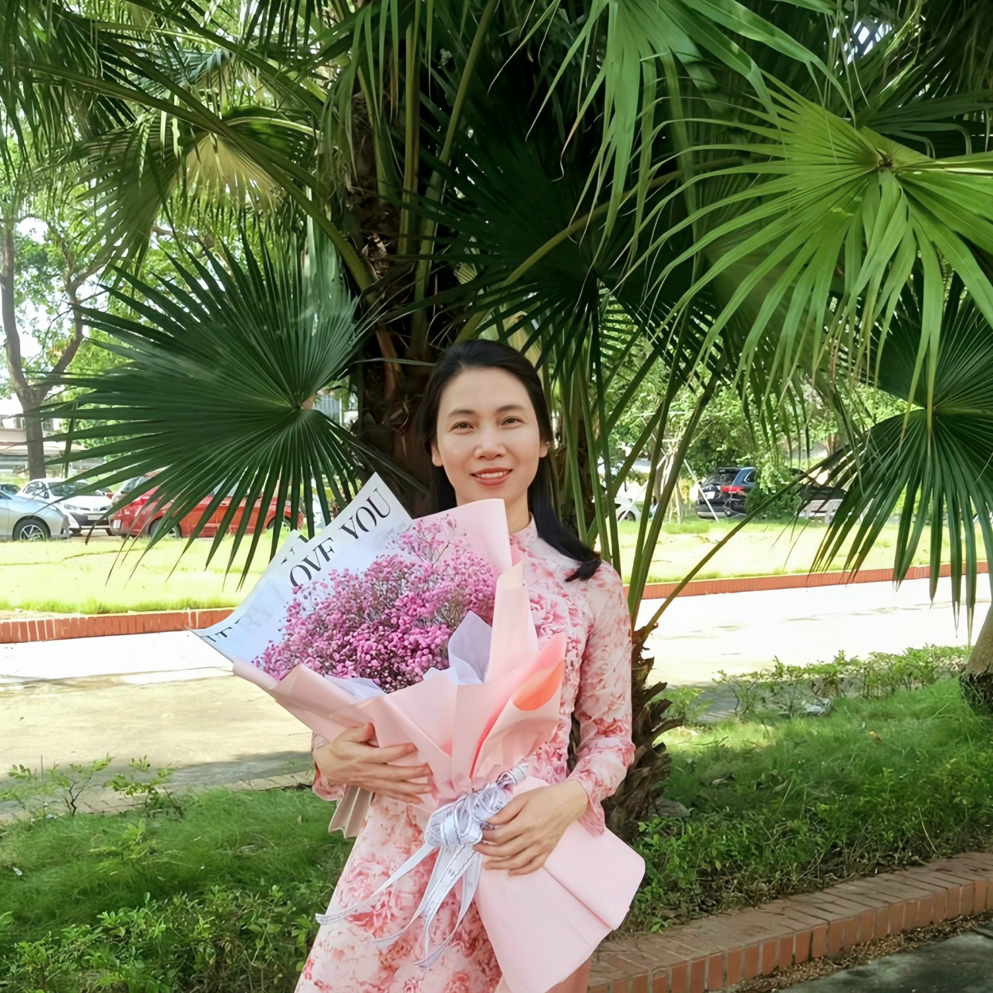 Cô: Vương Hương Giang