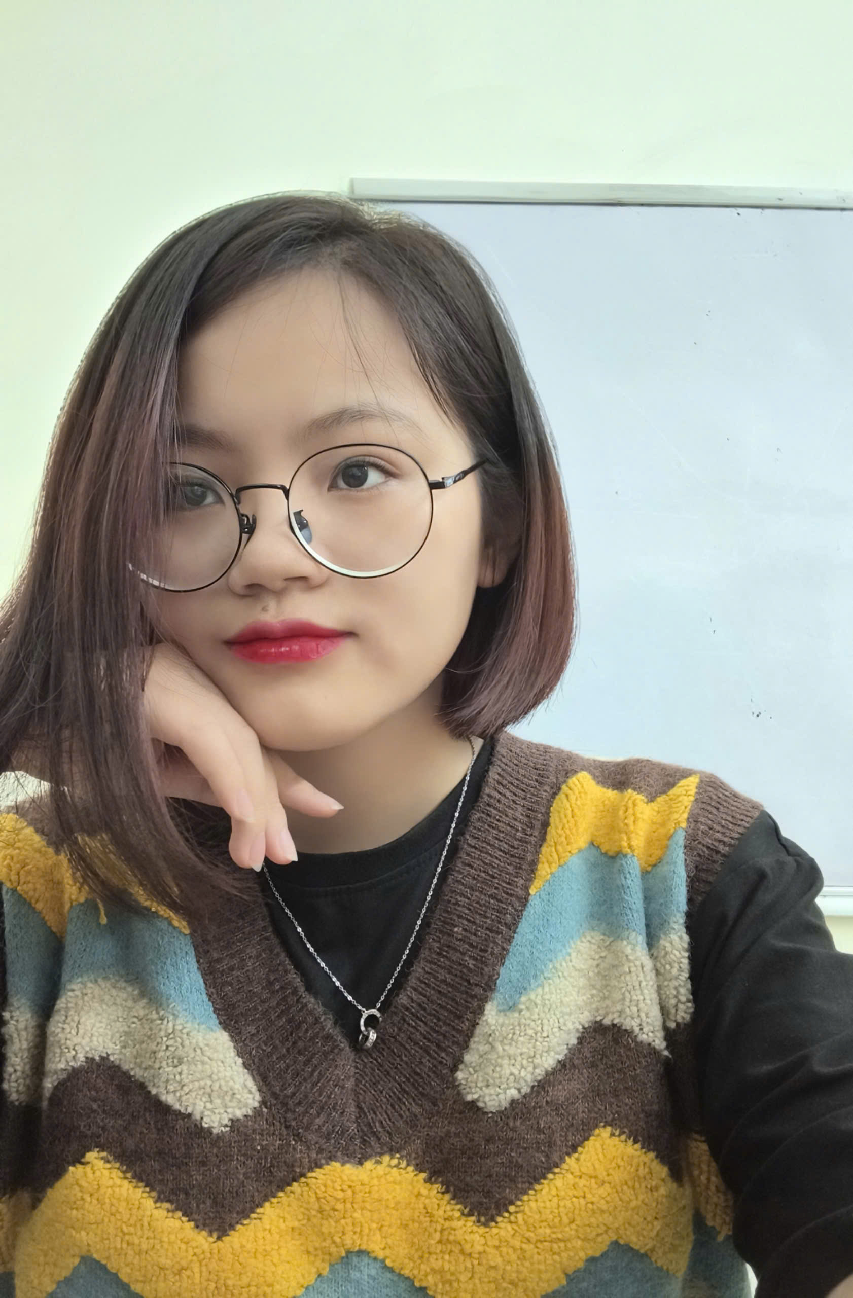 Cô: Nguyễn Hoàng Tố Quyên