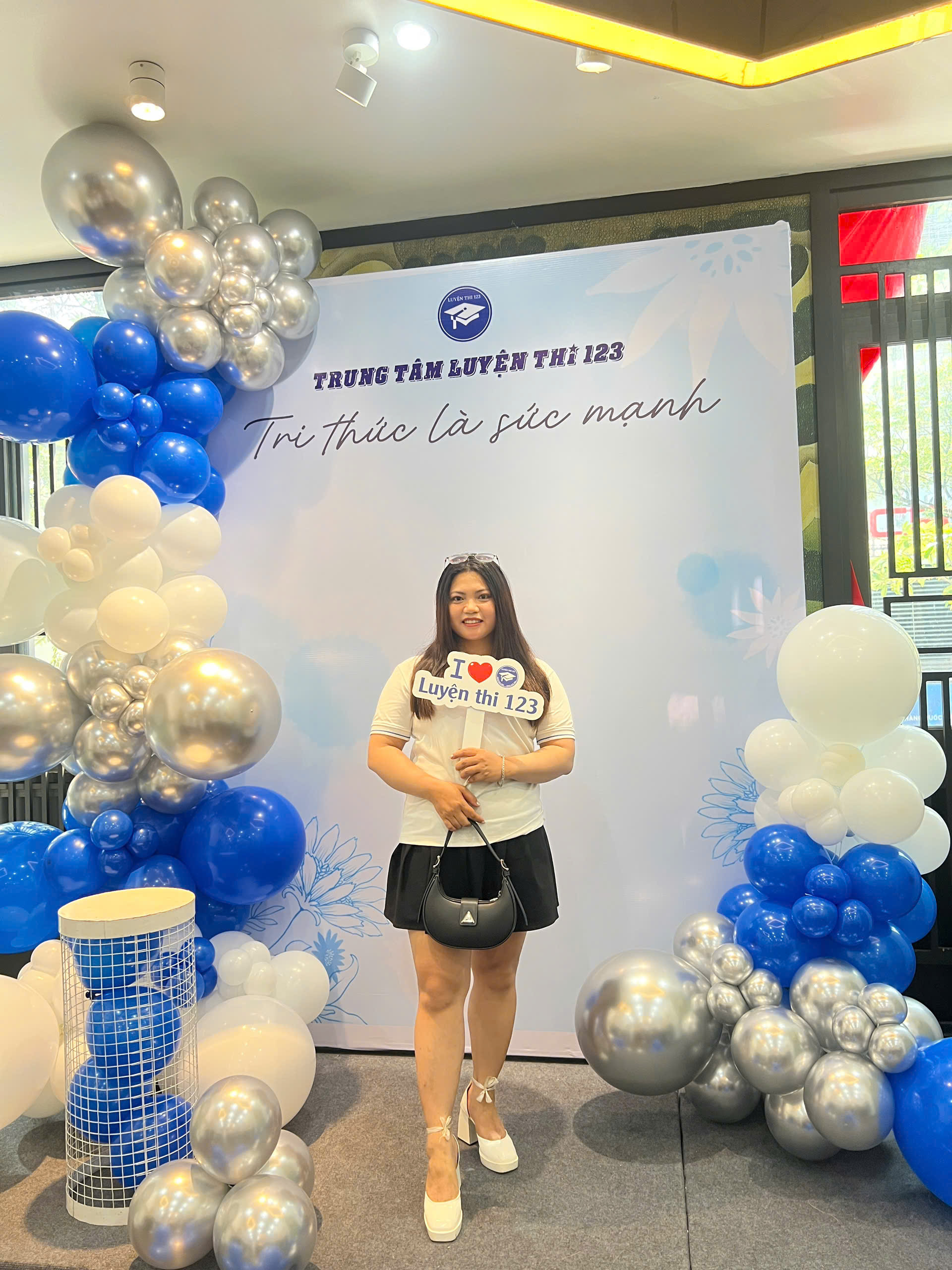 Cô: Nguyễn Thị Vân Anh